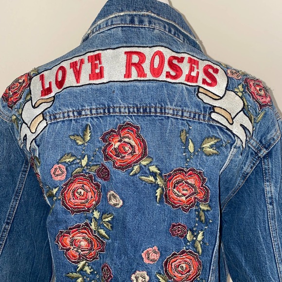 ZARA PREMIUM COLLECTION DENIM JACKET OVERSIZED EMBROIDERED ROSE FLOWERS Size XS - Picture 6 of 7